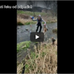Vodochraňky čistí řeku od odpadků Vodochraňky čistí řeku od odpadků
