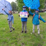 Hastrmani se z deště radují, deštníky si malují Hastrmani se z deště radují, deštníky si malují